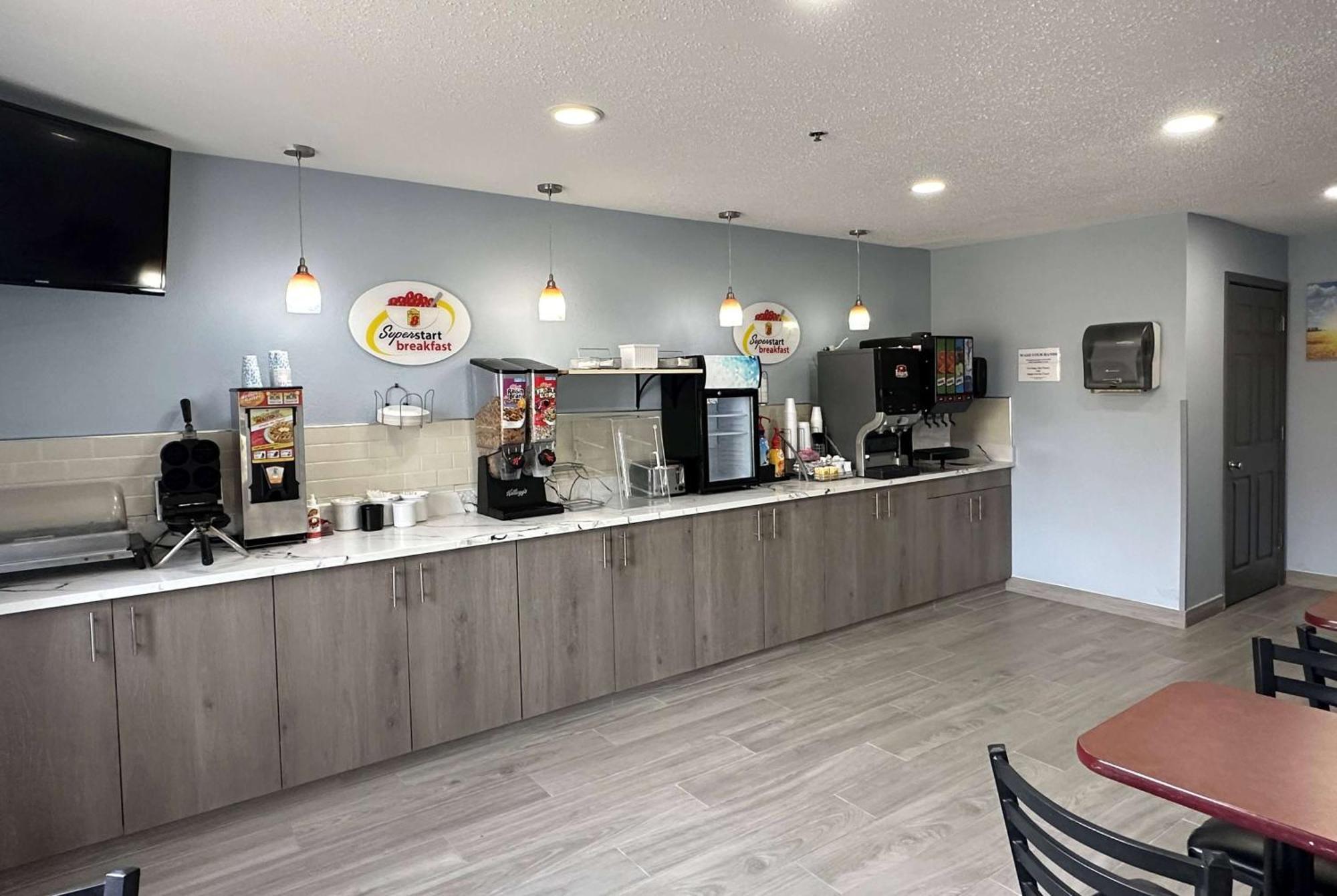 Super 8 By Wyndham Green Bay I-43 Bus. Park מראה חיצוני תמונה
